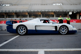 Illustration for article titled 15 foreign exotic cars the feds won't seize